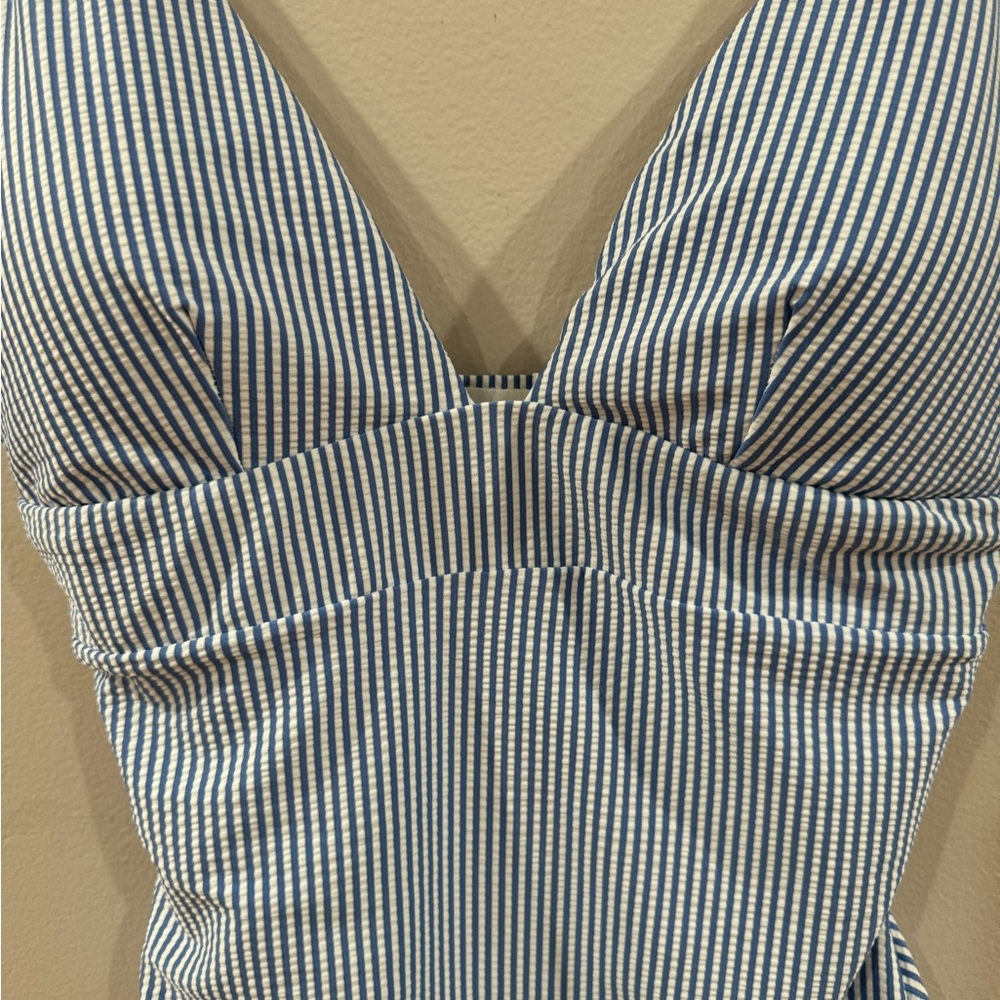 J. Crew plunge one piece bathing suit in seersucker size 10 - Picture 4 of 11